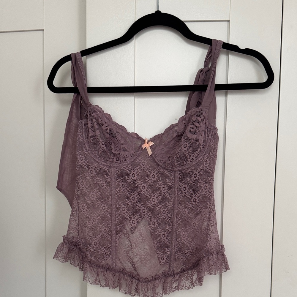 Elegant Lace Corset in Purple